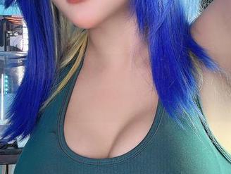 穿上白衬衫的Sayo Momo:写真图册中的缥缈梦境